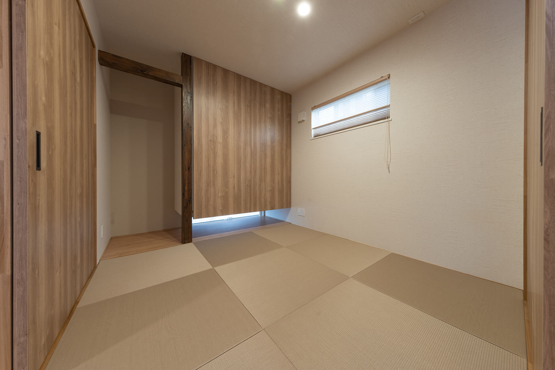 柱と梁を表しにした和モダンな畳の空間
