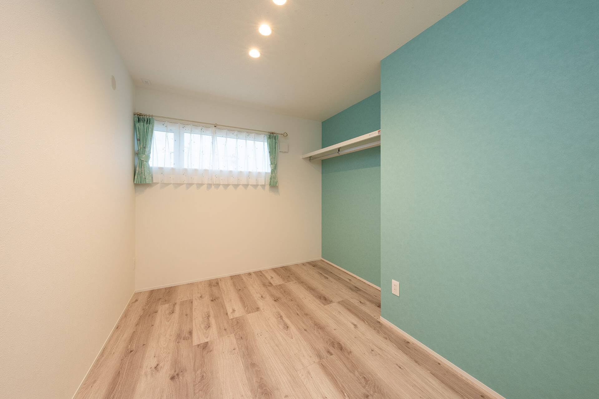 お子様の部屋はアクセントクロスで柔らかい雰囲気に!