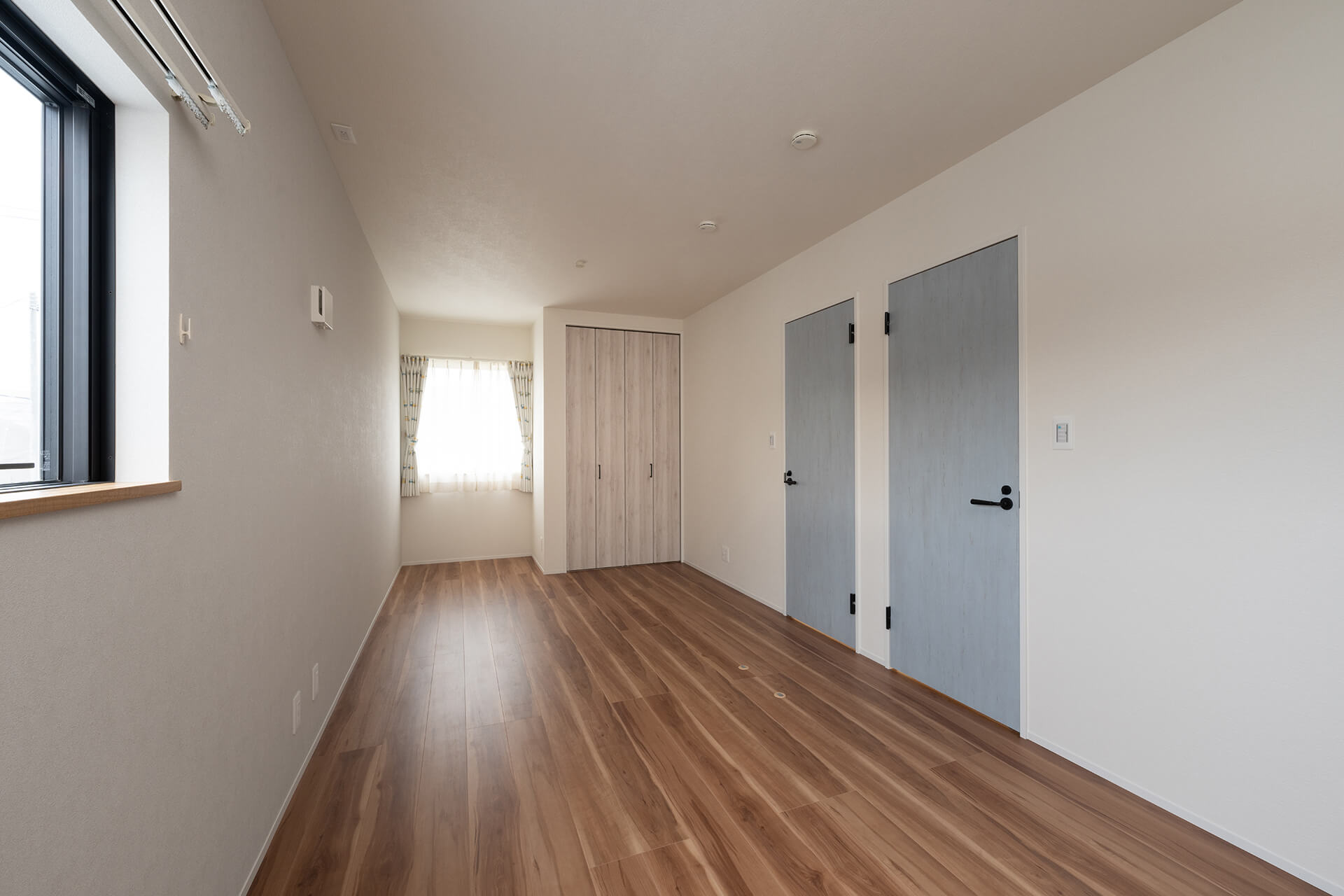 可変性を重視した2ドア1ルームの子供部屋